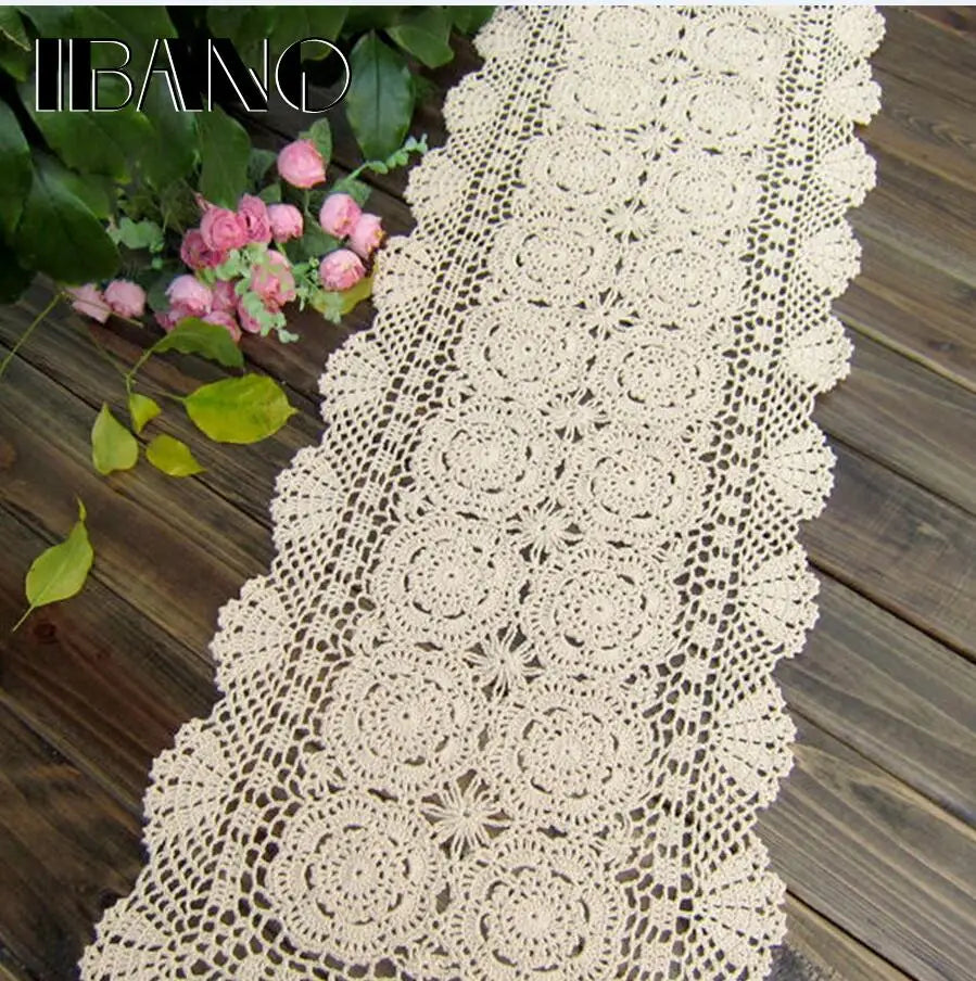 Caminho de Mesa Crochê Florido