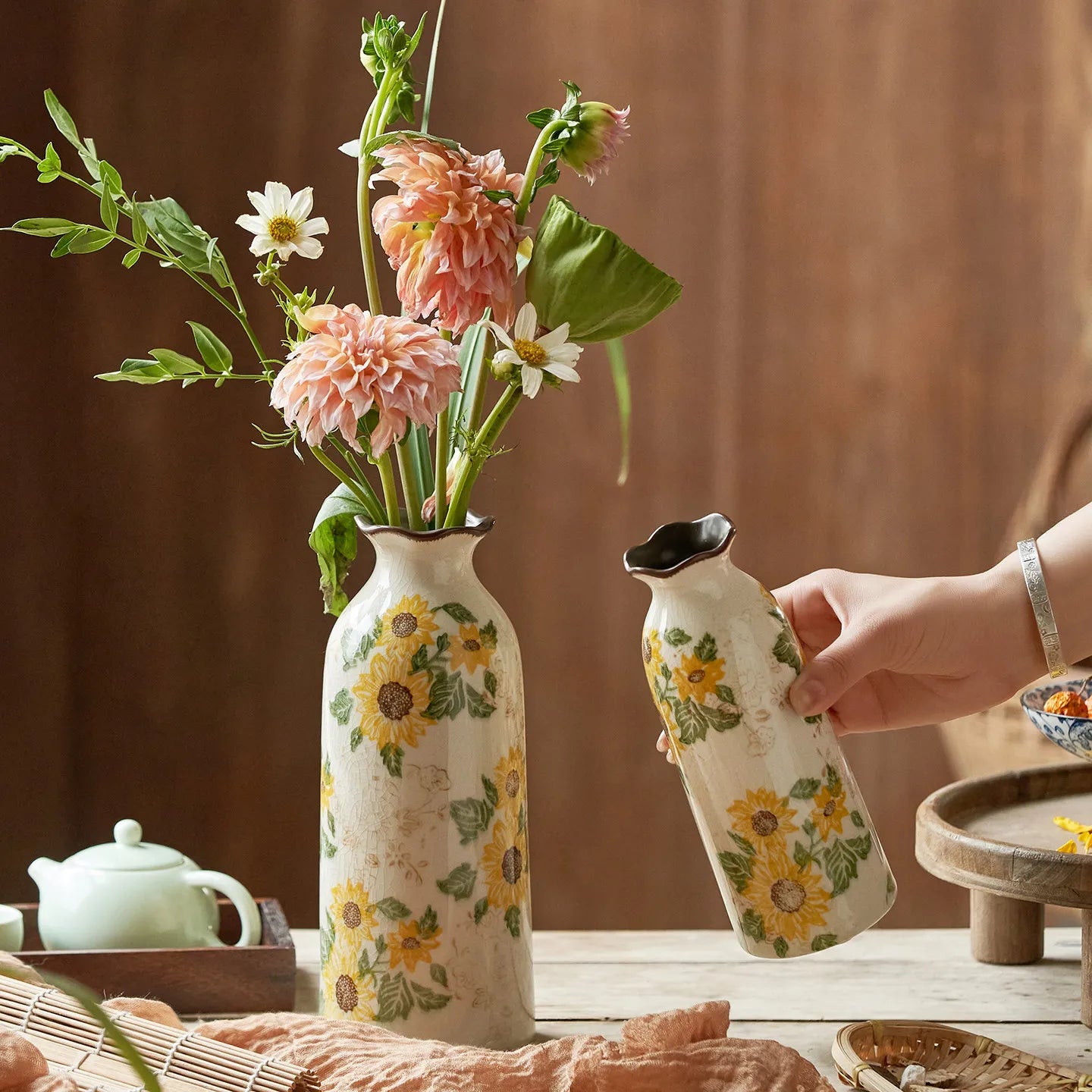 Vasos de Cerâmica Vintage com Pintura Manual de Girassol, Esmalte Craquelado e Borda Ondulada, para Decoração de Mesa Doméstica e Centro de Mesa de Casamento