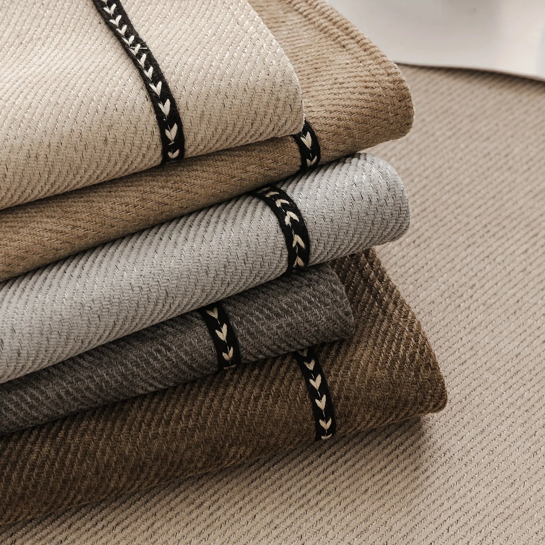 Vintage-Style Chenille Sofa Slipcover Universal Non-Slip, Pet-Friendly Couch Cover for All Seasons Fits Single to Four-Seater