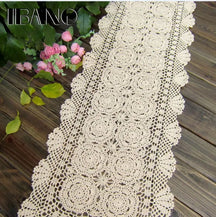 Caminho de Mesa Crochê Florido