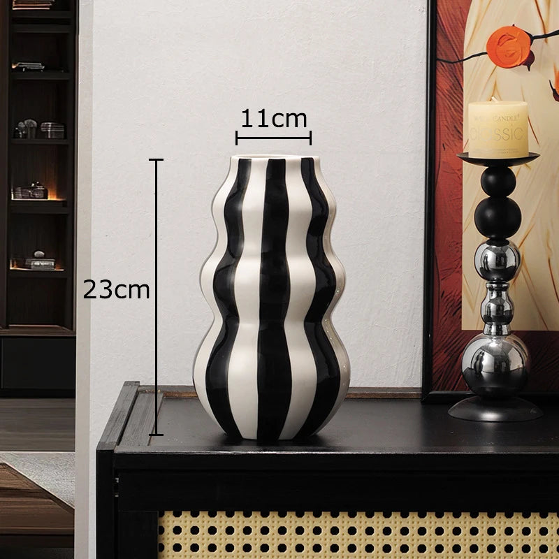 Vaso de Cerâmica com Listras Coloridas - Decoração Moderna