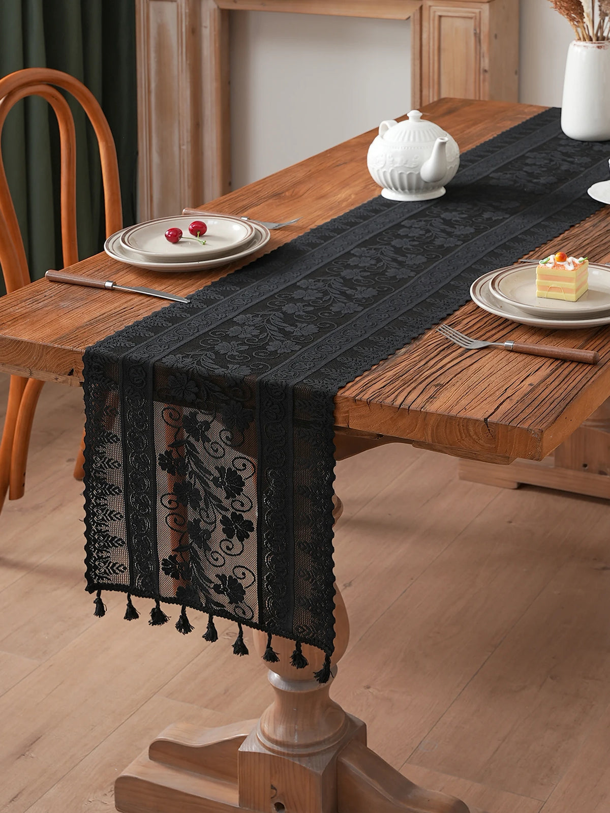 American Style Black Lace Bunting Table Runner Morning Glory for Living Room Kitchen Dining Table Tea Table Dustproof Anti-slip