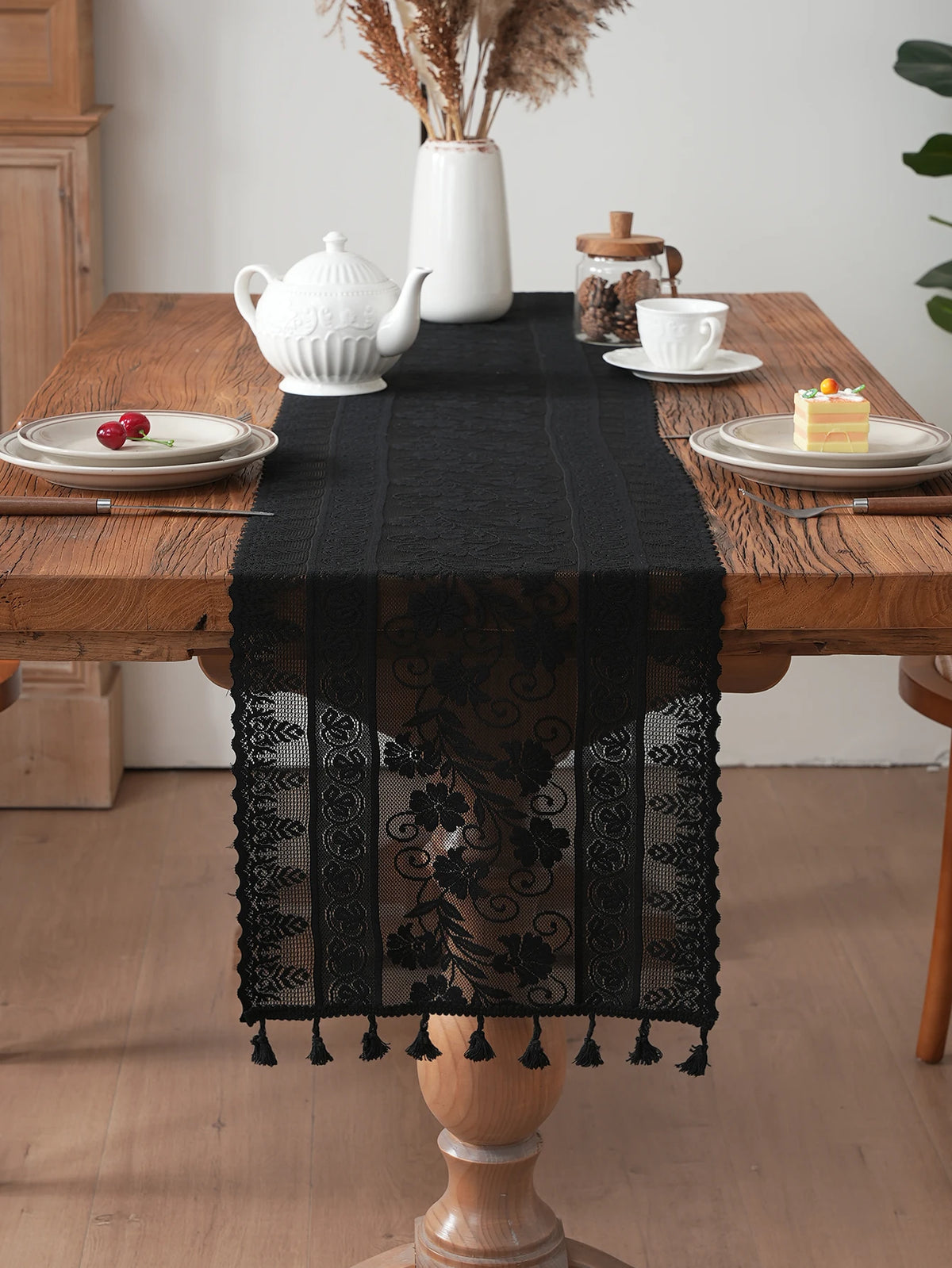 American Style Black Lace Bunting Table Runner Morning Glory for Living Room Kitchen Dining Table Tea Table Dustproof Anti-slip